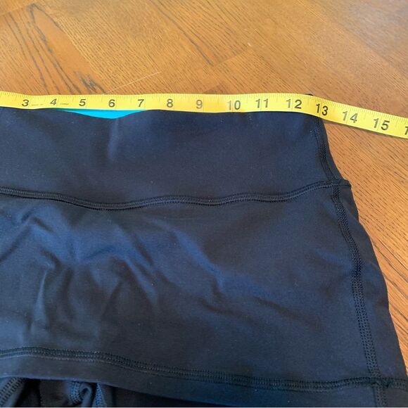 LULULEMON A Go Go Crop with Skirt in Black Women’s 6 Black/Twin Stripe. - Picture 11 of 13